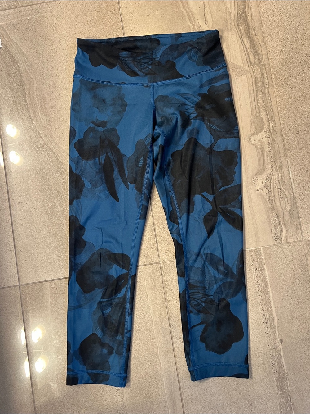 Lululemon Blue Floral Cropped Leggings
